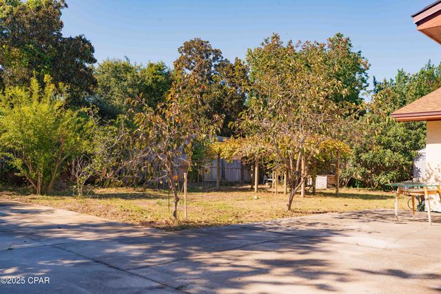 585 Lagoon Oaks Drive, Panama City, FL 32408