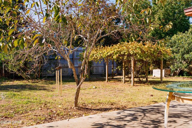 585 Lagoon Oaks Drive, Panama City, FL 32408