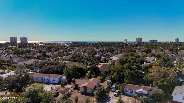 585 Lagoon Oaks Drive, Panama City, FL 32408