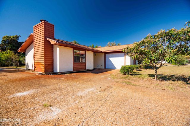 585 Lagoon Oaks Drive, Panama City, FL 32408