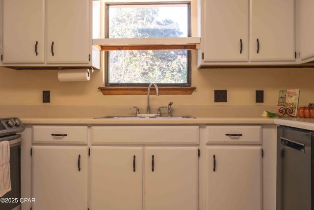 585 Lagoon Oaks Drive, Panama City, FL 32408