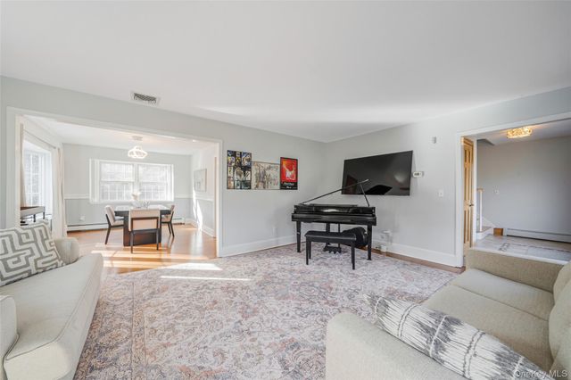 59 Linda Lane W, Riverhead, NY 11901