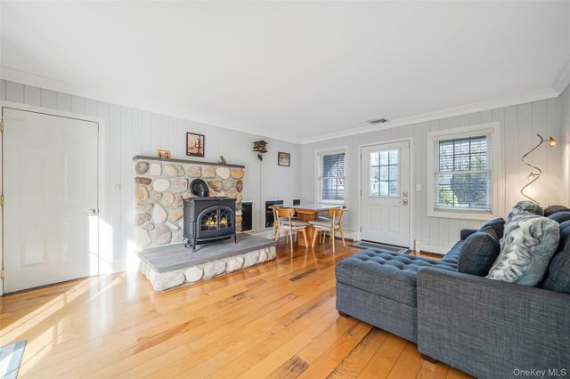 59 Linda Lane W, Riverhead, NY 11901