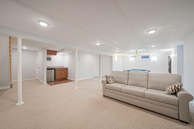 59 Linda Lane W, Riverhead, NY 11901