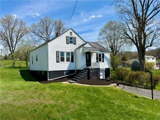 42 Strean St, N Franklin Twp, PA 15301