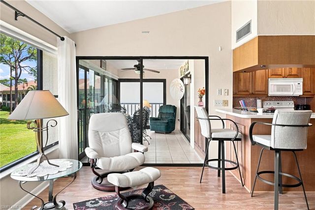 5585 Trailwinds DR 324, Fort Myers, FL 33907