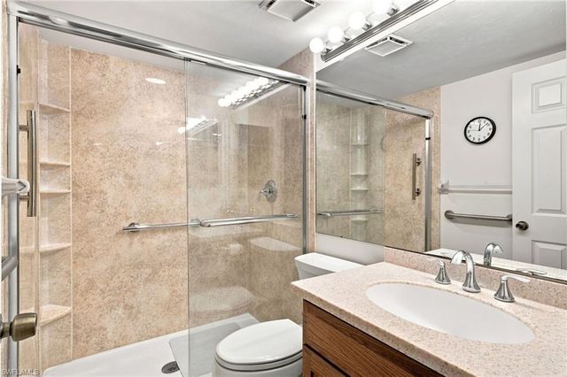 5585 Trailwinds DR 324, Fort Myers, FL 33907