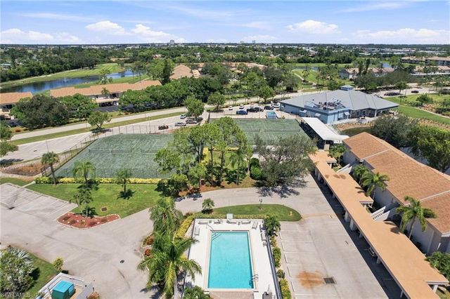 5585 Trailwinds DR 324, Fort Myers, FL 33907