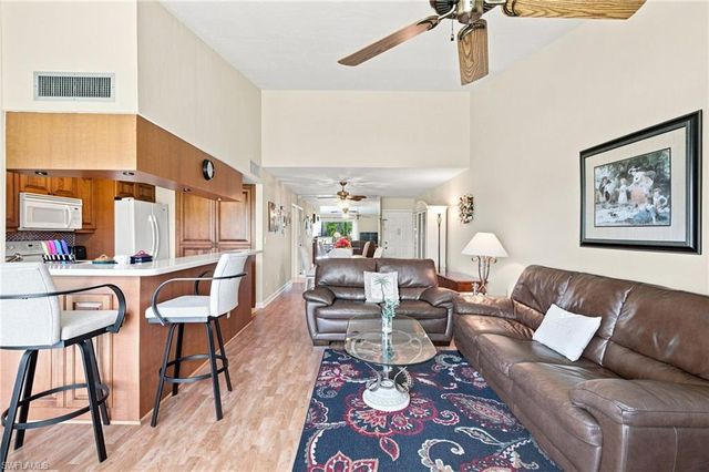 5585 Trailwinds DR 324, Fort Myers, FL 33907