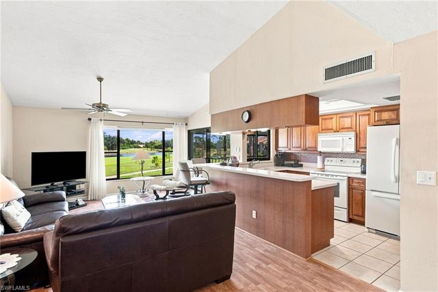 5585 Trailwinds DR 324, Fort Myers, FL 33907