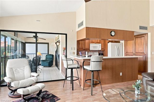 5585 Trailwinds DR 324, Fort Myers, FL 33907