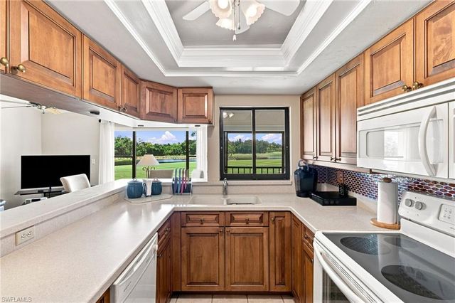 5585 Trailwinds DR 324, Fort Myers, FL 33907