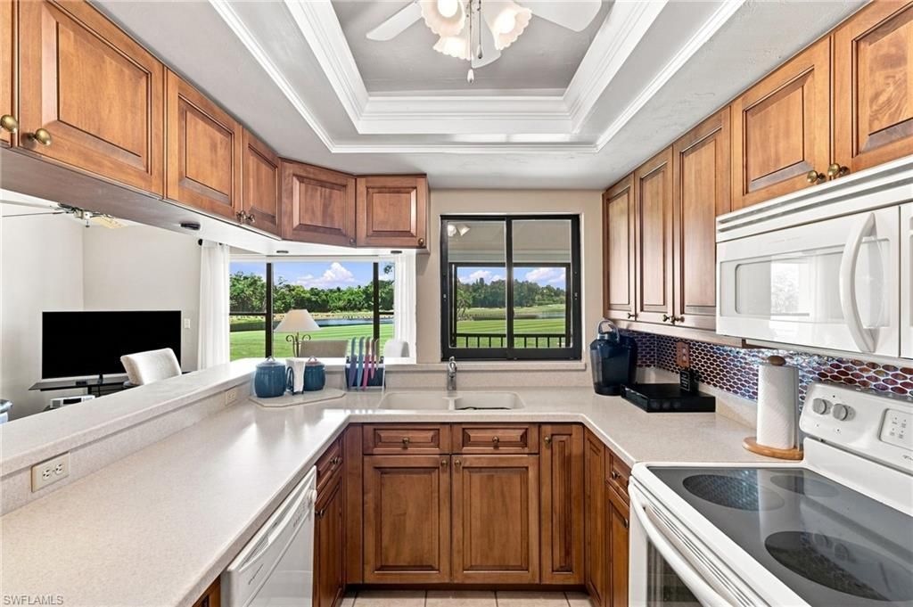 5585 Trailwinds DR 324, FORT MYERS, FL 33907 — photo 5