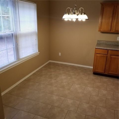 2221 W Skyler Drive, Fayetteville, AR 72704