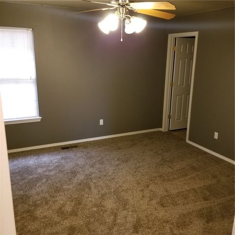 2221 W Skyler Drive, Fayetteville, AR 72704