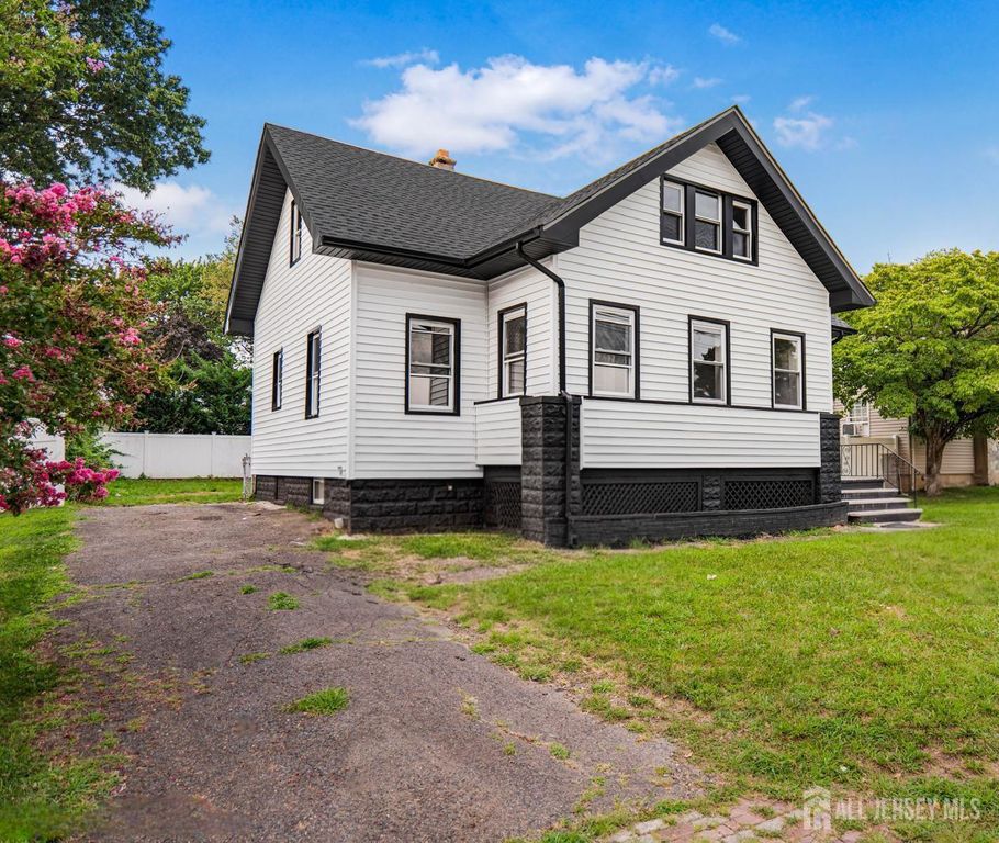 16 Lincoln Avenue, East Brunswick, NJ 08816
