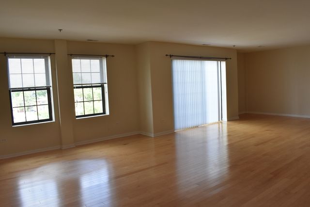 8255 Skokie Boulevard 501, Skokie, IL 60077