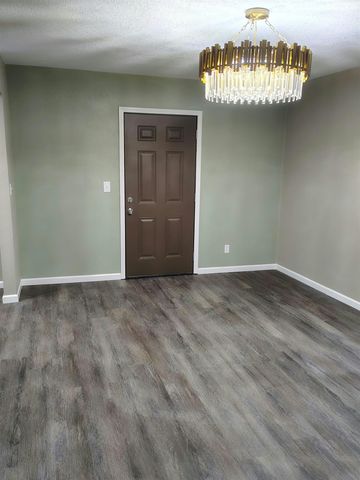 2302 E Mossman Ave, Wichita, KS 67214