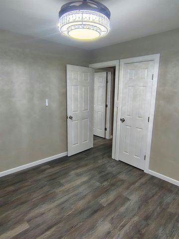 2302 E Mossman Ave, Wichita, KS 67214