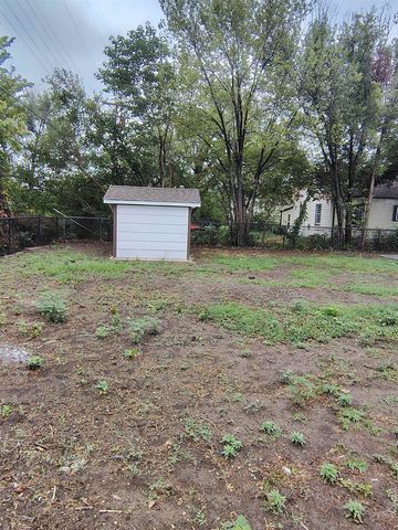 2302 E Mossman Ave, Wichita, KS 67214