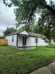 2302 E Mossman Ave, Wichita, KS 67214