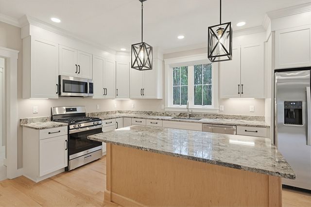 86 Plain, Hopedale, MA 01747
