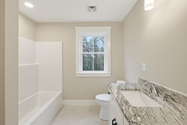 86 Plain, Hopedale, MA 01747