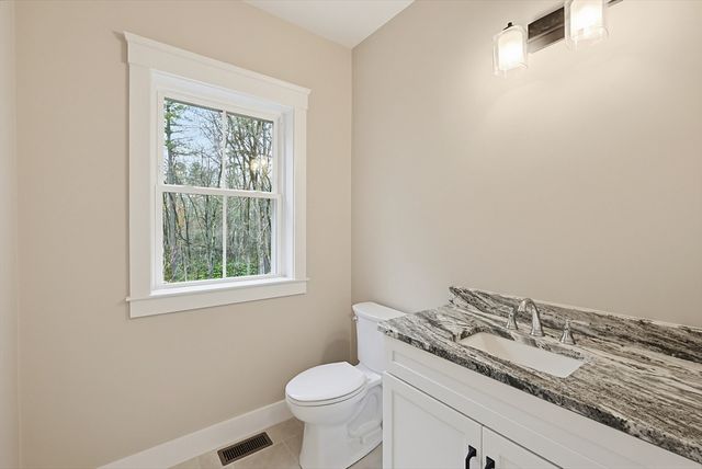 86 Plain, Hopedale, MA 01747