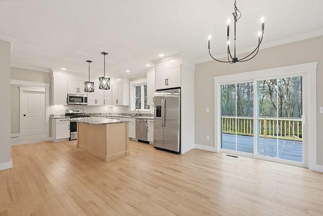 86 Plain, Hopedale, MA 01747