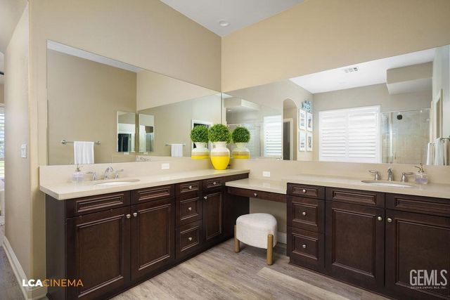 11702 Raindrop Lane, Bakersfield, CA 93311
