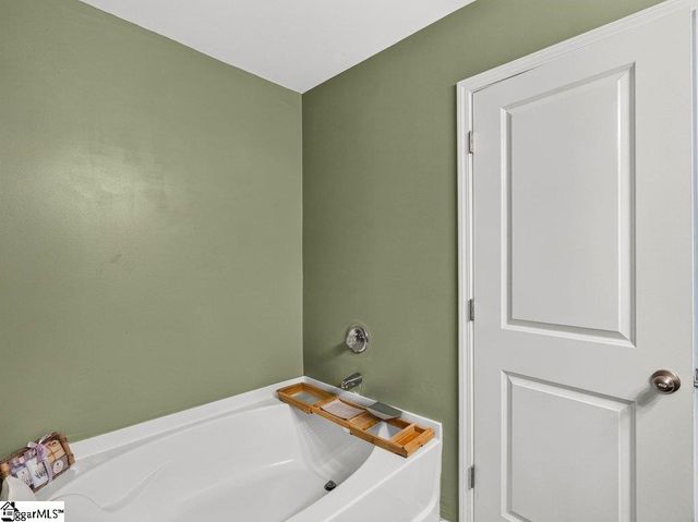 904 Liberty Walk Lane, Simpsonville, SC 29681