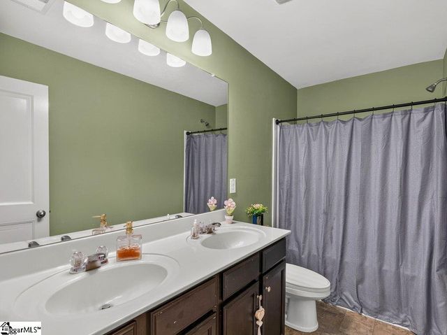 904 Liberty Walk Lane, Simpsonville, SC 29681