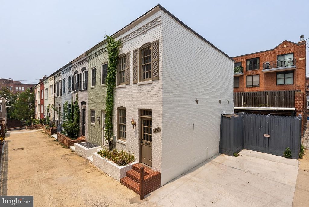 3203 CHERRY HILL LN NW, Washington, DC 20007