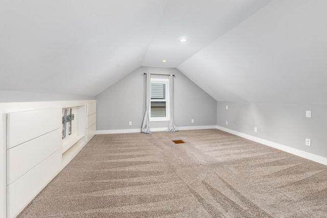 1257 Hillcrest Avenue, Grand Rapids, MI 49504