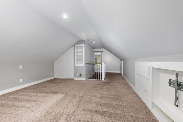 1257 Hillcrest Avenue, Grand Rapids, MI 49504