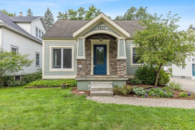 1257 Hillcrest Avenue, Grand Rapids, MI 49504