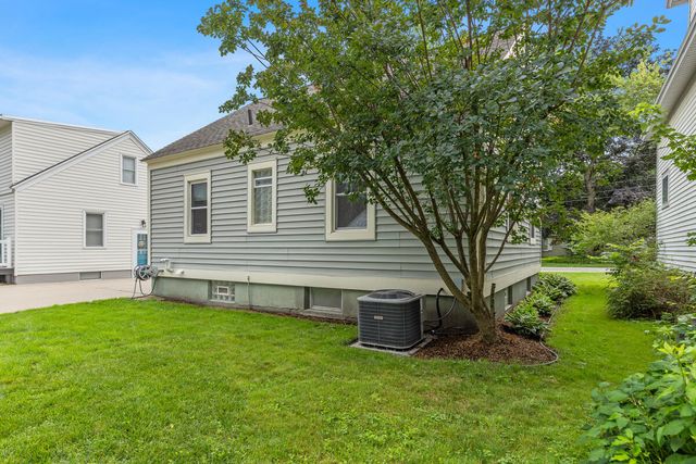 1257 Hillcrest Avenue, Grand Rapids, MI 49504