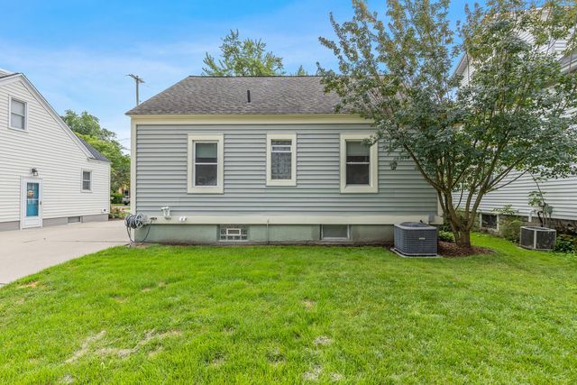 1257 Hillcrest Avenue, Grand Rapids, MI 49504