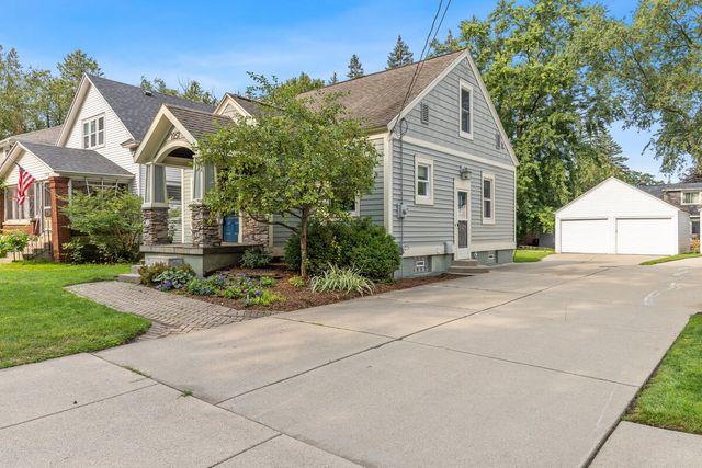 1257 Hillcrest Avenue, Grand Rapids, MI 49504