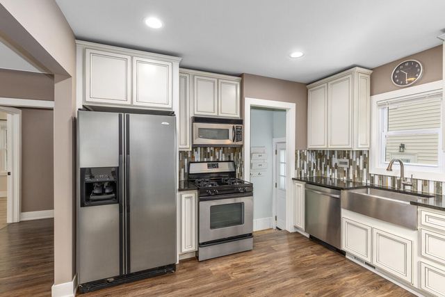 1257 Hillcrest Avenue, Grand Rapids, MI 49504
