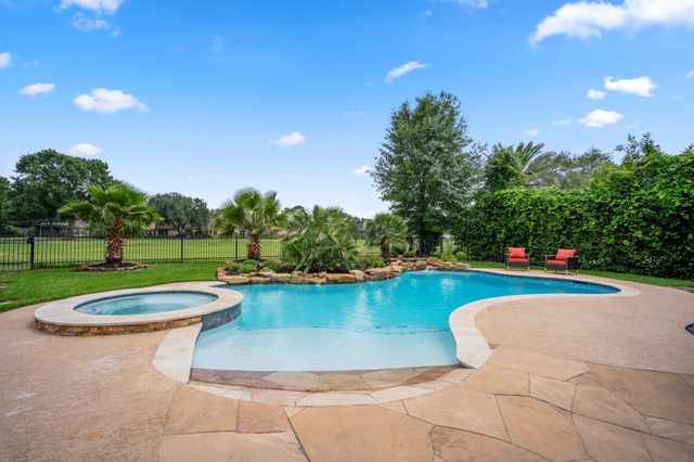 5835 Pinelake Crossing Drive, Spring, TX 77379