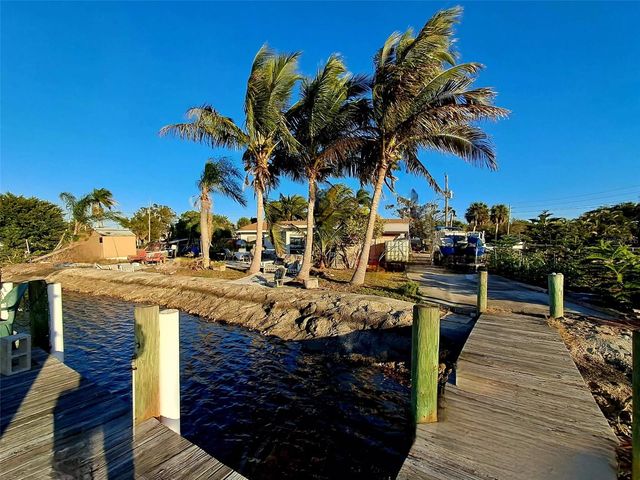 517 RAVENNA STREET N, Nokomis, FL 34275