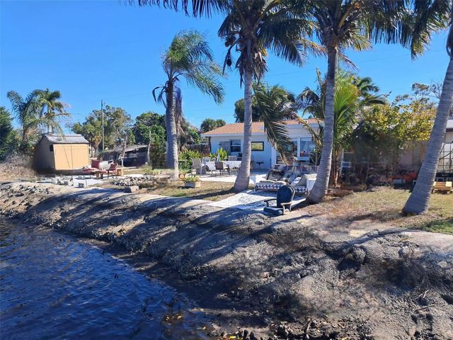 517 RAVENNA STREET N, Nokomis, FL 34275