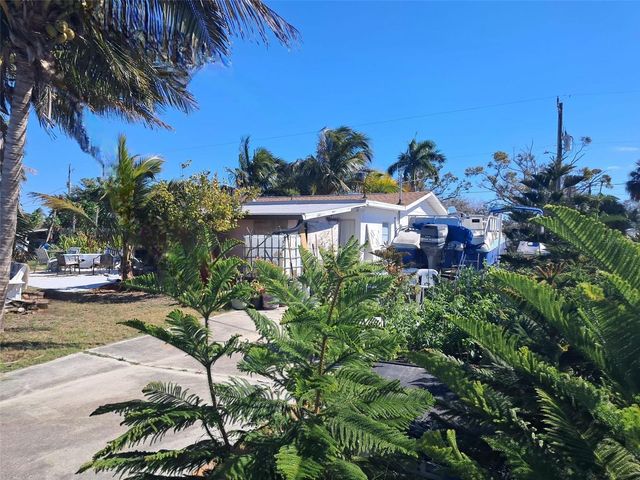 517 RAVENNA STREET N, Nokomis, FL 34275