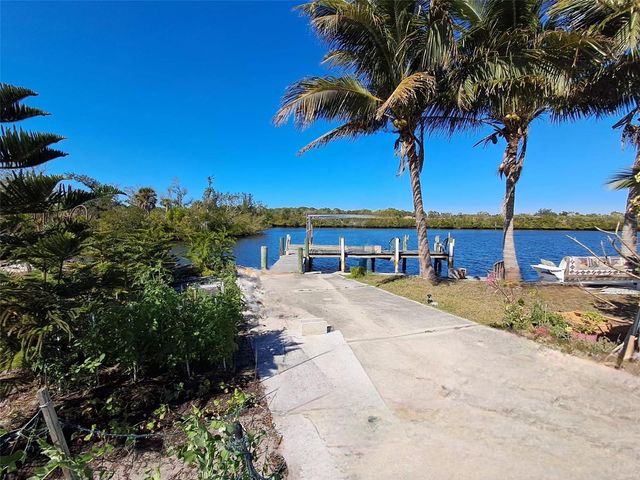 517 RAVENNA STREET N, Nokomis, FL 34275