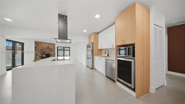 12471 SW 190th Ter, Miami, FL 33177