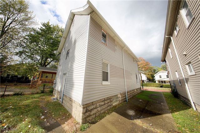 9905-9907 Zimmer Avenue, Cleveland, OH 44102