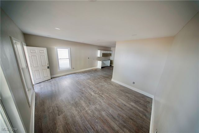 9905-9907 Zimmer Avenue, Cleveland, OH 44102