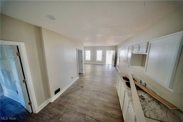 9905-9907 Zimmer Avenue, Cleveland, OH 44102