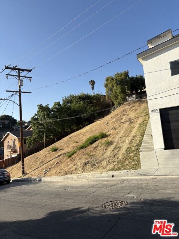 3909 Dobinson Street, Los Angeles, CA 90063